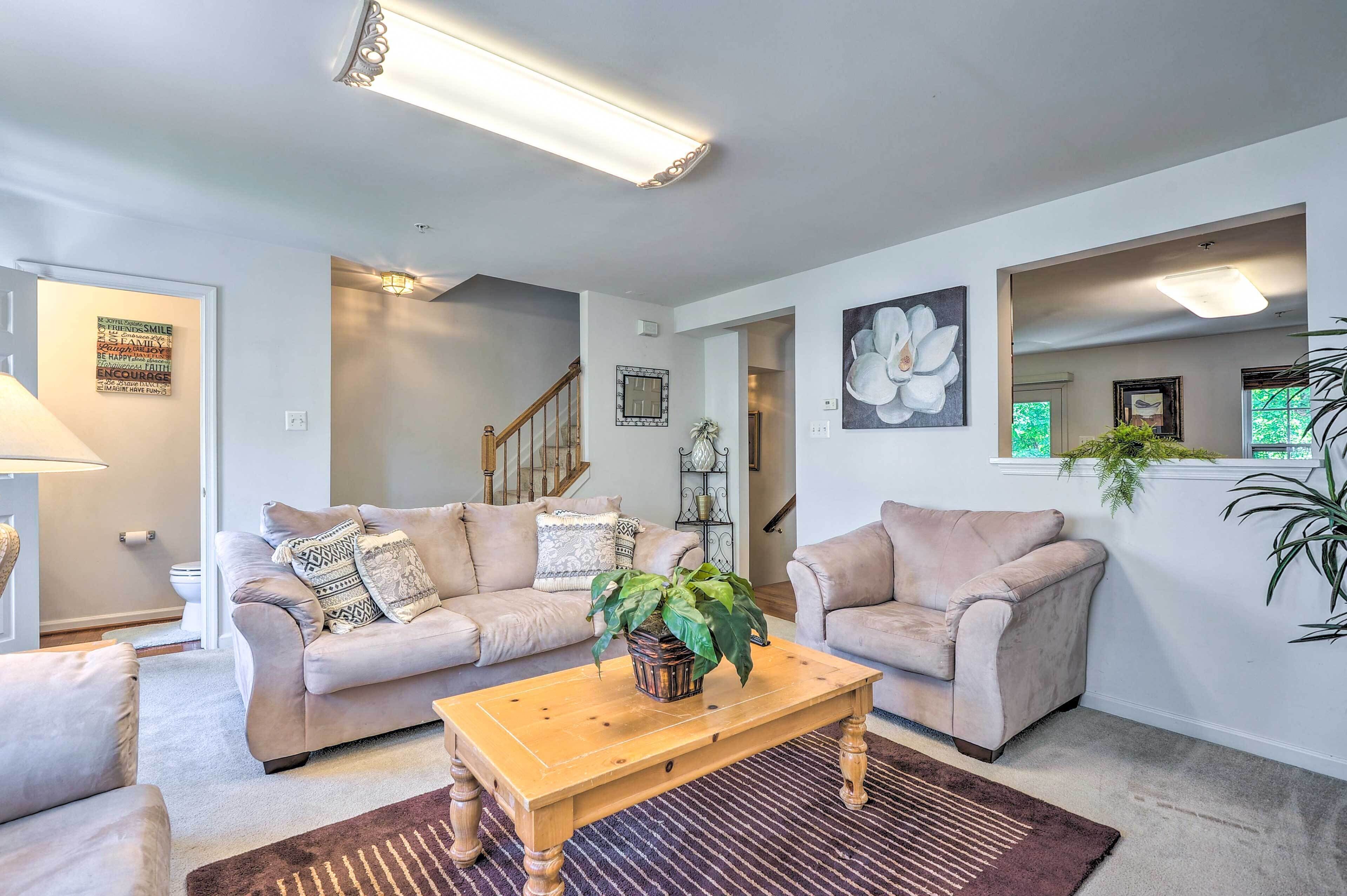 Elkridge Townhome ~ 15 Mi to Dtwn Baltimore!