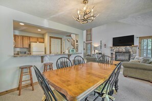 Dining - Tannersville Townhome, Near Camelback Mtn! (Tannersville)