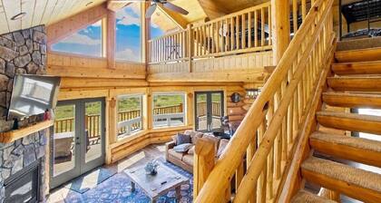 Bucket List Adventure Lodge. Newly built! Grill, Fire pit, Parking