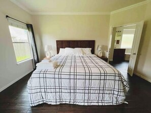 4 Schlafzimmer, Schreibtisch, WLAN