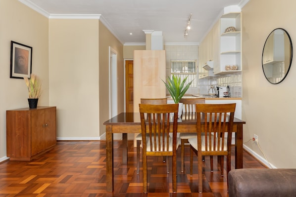 Classic Apartment | In-room dining