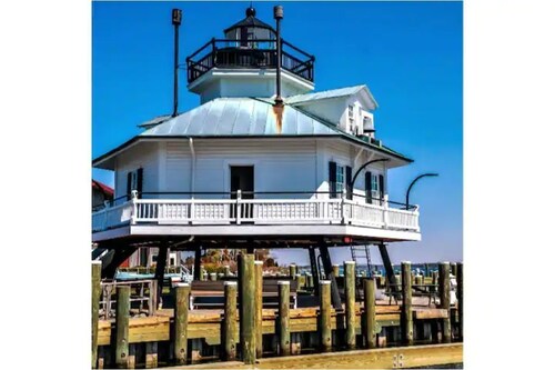 Charming Coastal/Country Home w/3 Acres & Sauna!