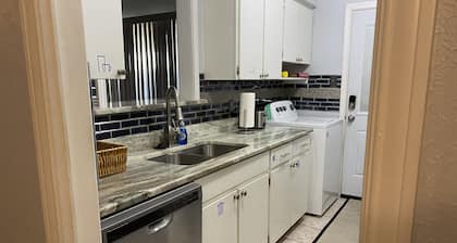 Lovely 2 bed Condo with pool near Lake Ray Hubbard