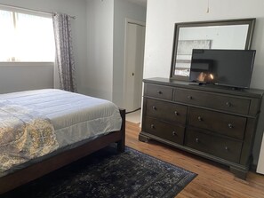 2 chambres, coffres-forts dans les chambres, bureau