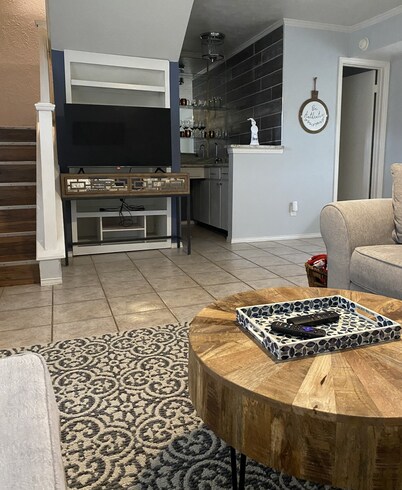 Lovely 2 bed Condo with pool near Lake Ray Hubbard