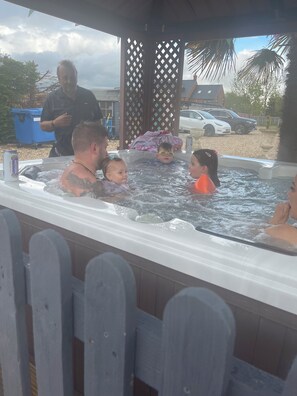 Bain à remous extérieur