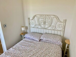 9 Schlafzimmer, Bügeleisen/Bügelbrett, Reisekinderbett, WLAN