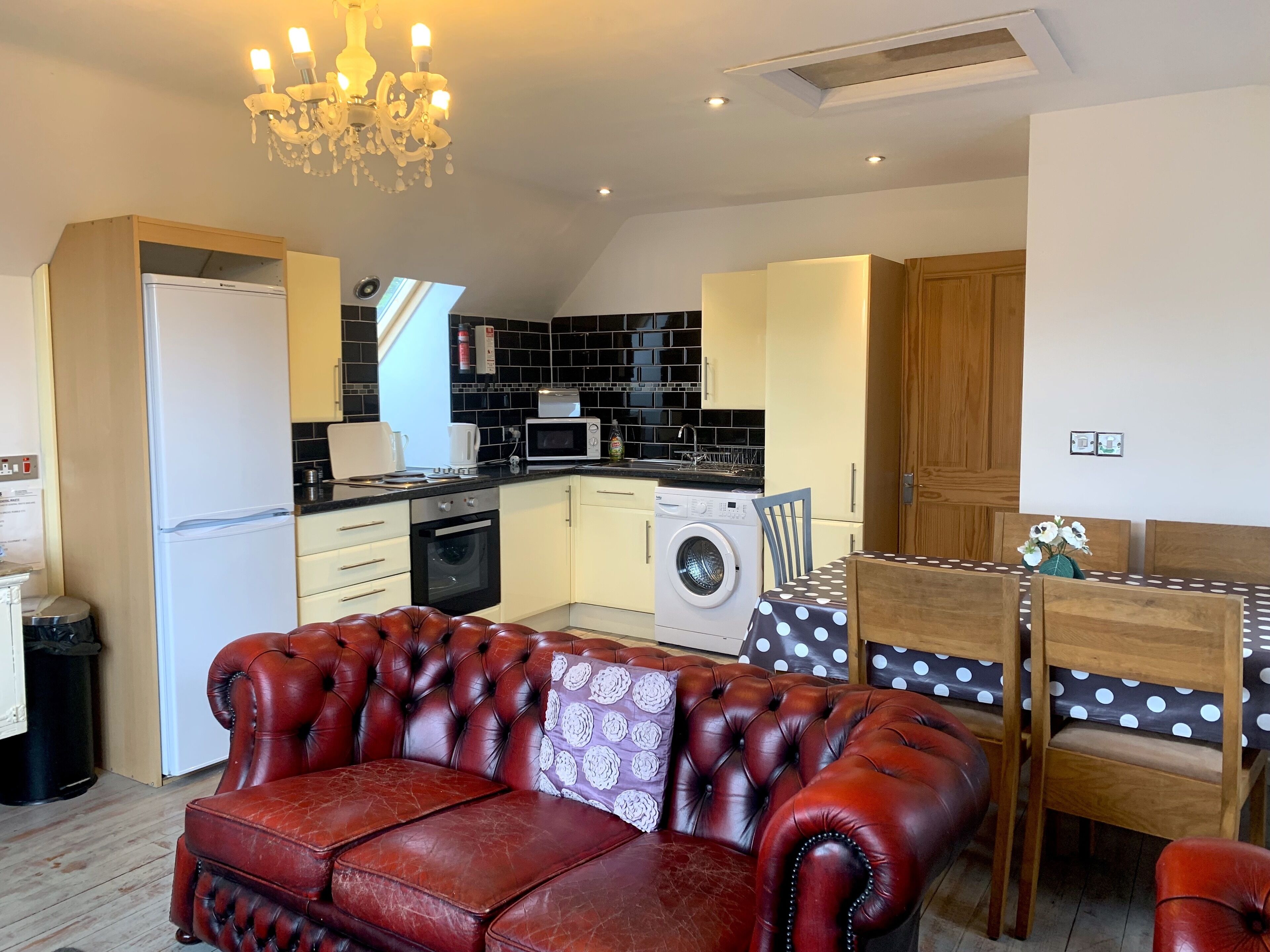 Luxury Holiday Home With Pool - Sleeps 19