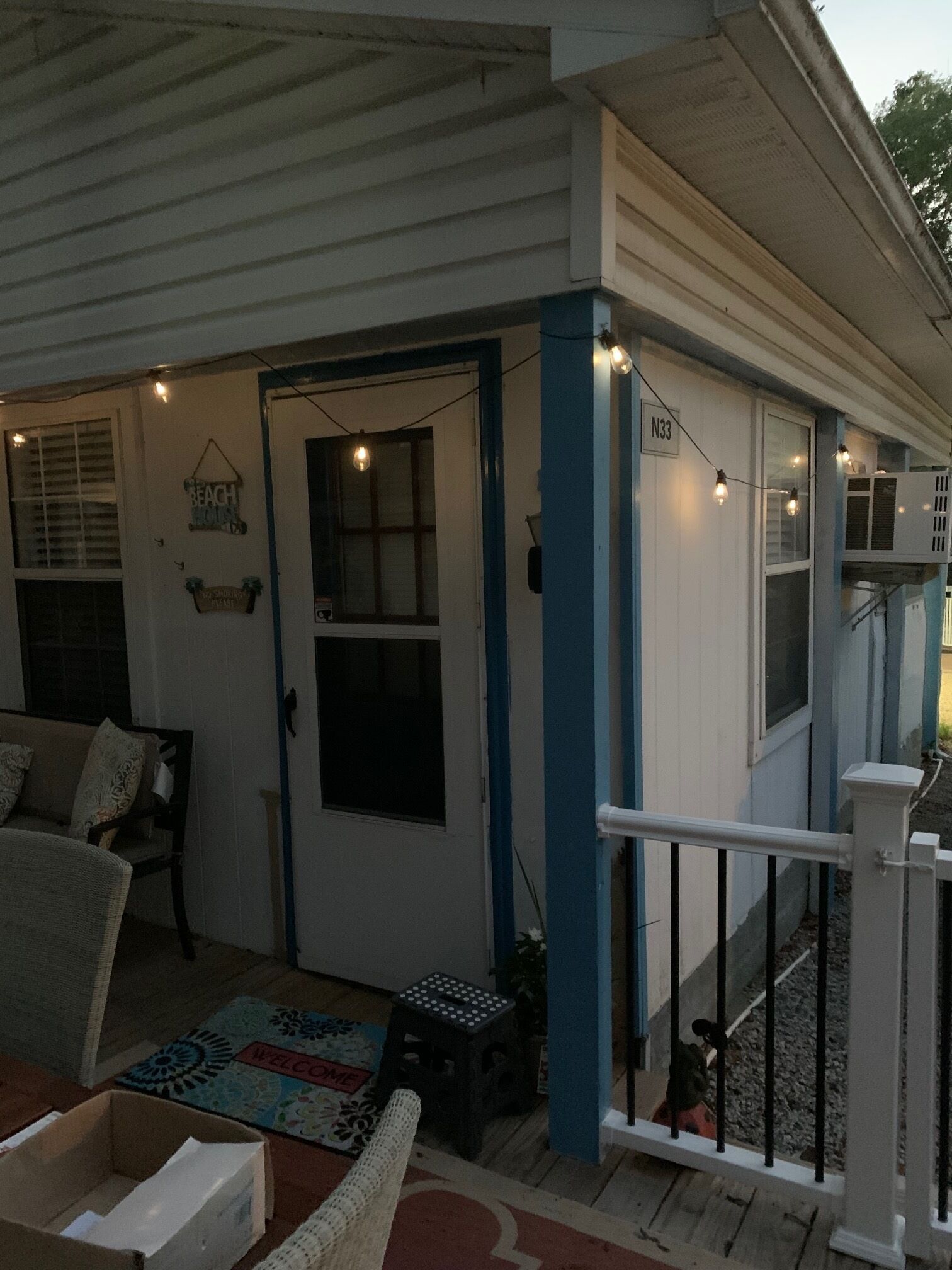 Cozy 2/1 tucked under grand Oak tree in quiet N section