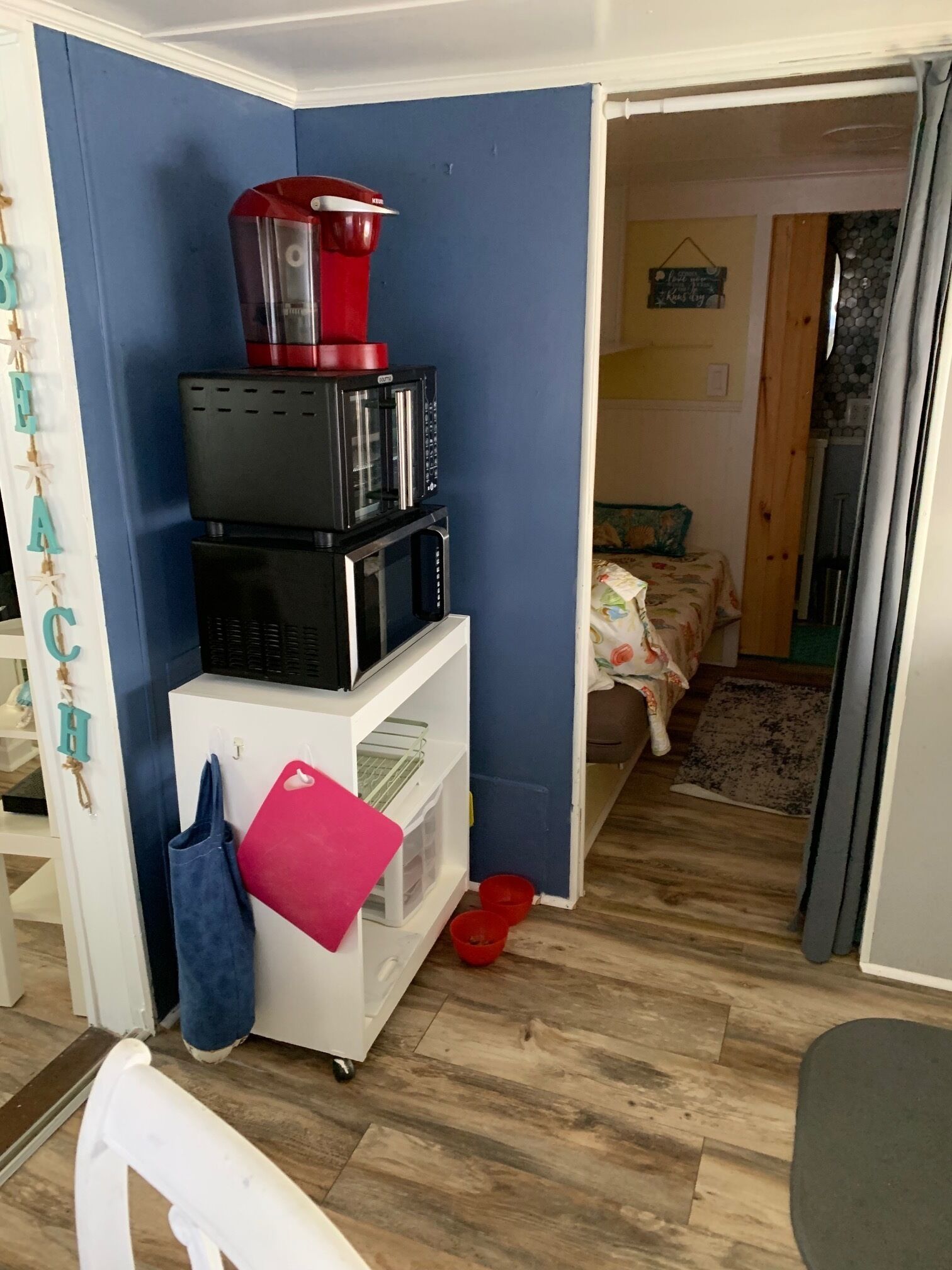 Cozy 2/1 tucked under grand Oak tree in quiet N section