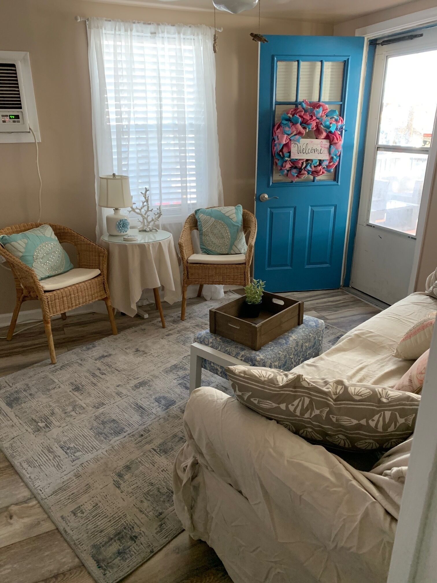 Cozy 2/1 tucked under grand Oak tree in quiet N section