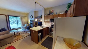 Condo, 1 Bedroom | Private kitchen | Oven