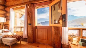 TV, livros, aparelho de som