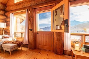 TV, livros, aparelho de som