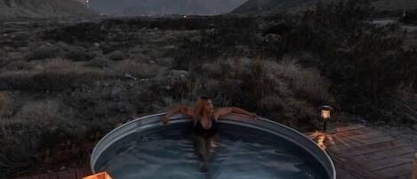 Outdoor spa tub