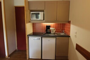 Fridge, microwave, dishwasher