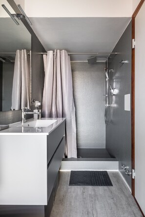 Condo, có phòng tắm riêng | Phòng tắm
