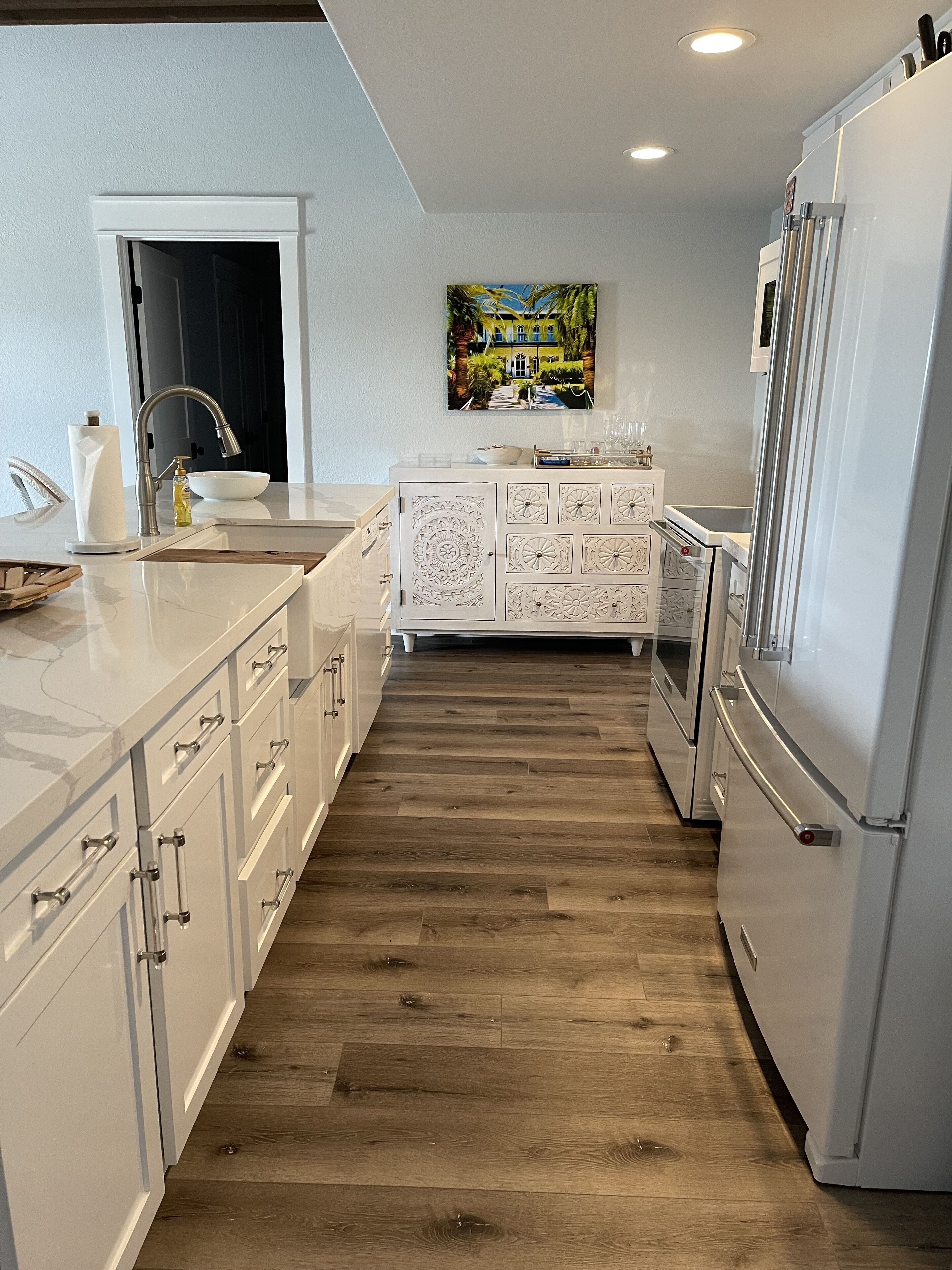 Adorable Updated Beach House - 2 Min from the Beach!