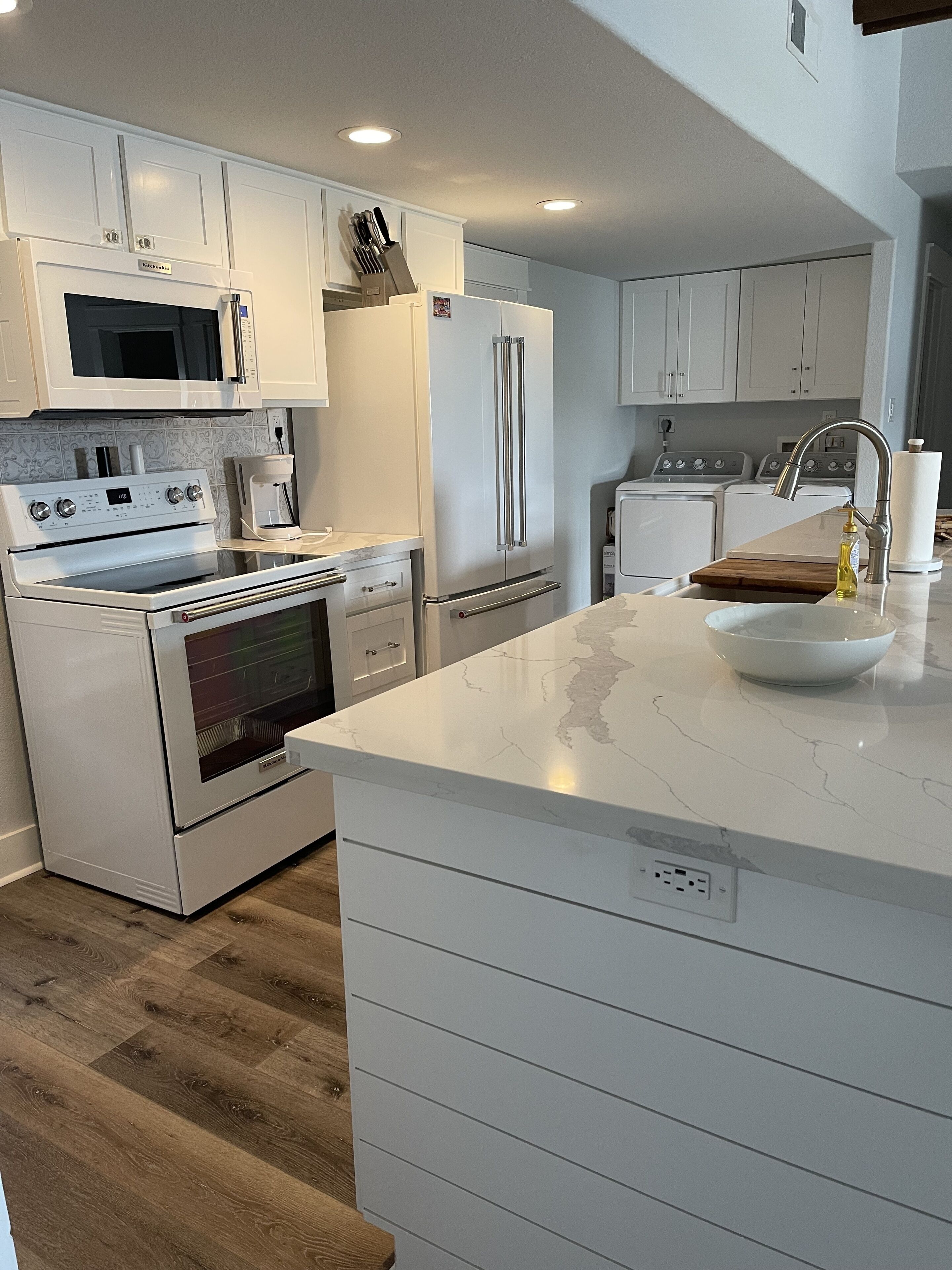 Adorable Updated Beach House - 2 Min from the Beach!