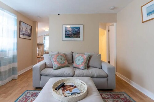 Walk to Waterfront & Downtown, 
South End, Dogs Ok