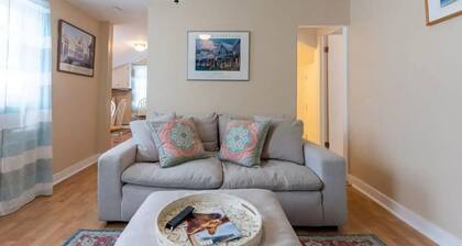 Walk to Waterfront & Downtown,
South End, Dogs Ok