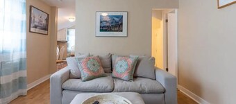 Walk to Waterfront & Downtown,
South End, Dogs Ok