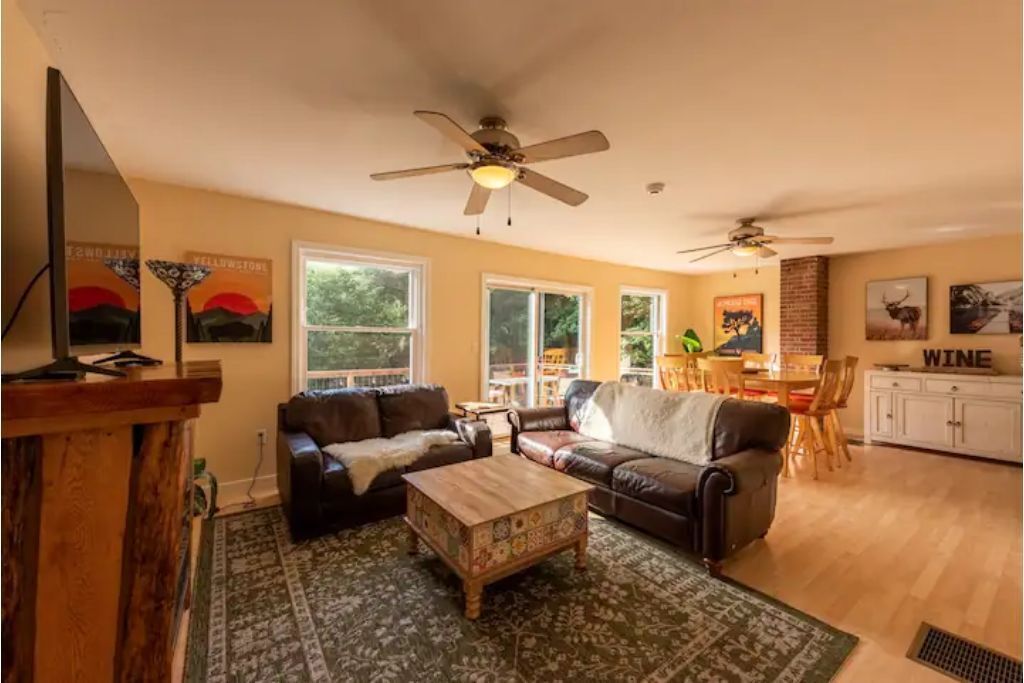 Dog Daze North- N.H. Lakes Region-new hot tub-yard games-fire pit sleeps 8