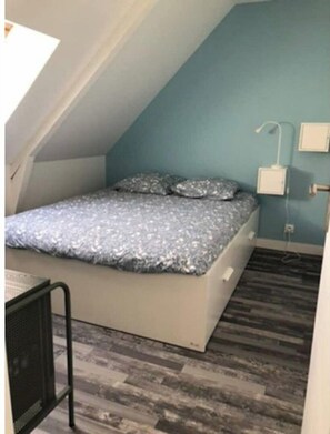 3 chambres, fer et planche à repasser, lit parapluie, draps fournis