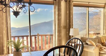 Explore & Unwind • Mtn Views • Fire Pit • Hot Tub • Air Conditioning