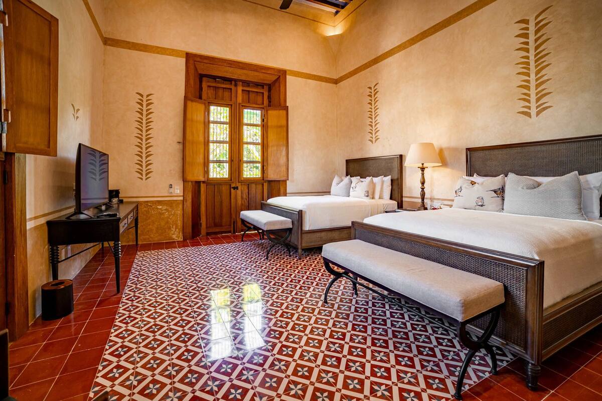 Deluxe Room | Premium bedding, in-room safe, desk, laptop workspace