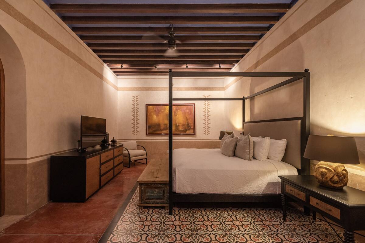 Junior Room | Premium bedding, in-room safe, desk, laptop workspace