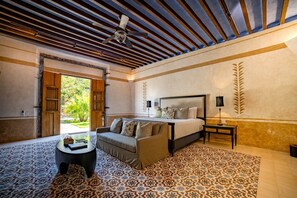 디럭스룸 | 고급 침구, 객실 내 금고, 각각 다른 스타일의 인테리어, 각각 다르게 가구 비치