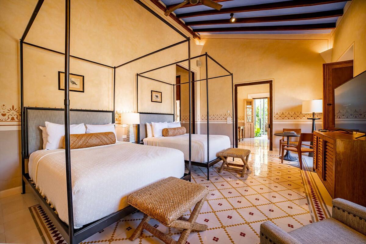 Premium Room | Premium bedding, in-room safe, desk, laptop workspace