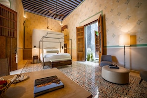 Premium bedding, in-room safe, individually decorated - Hacienda San Antonio Hool (Mérida)