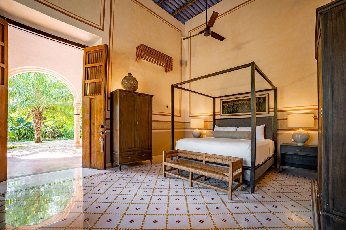 Premium Room | Premium bedding, in-room safe, desk, laptop workspace