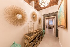 Deluxe Apartment | In-room dining
