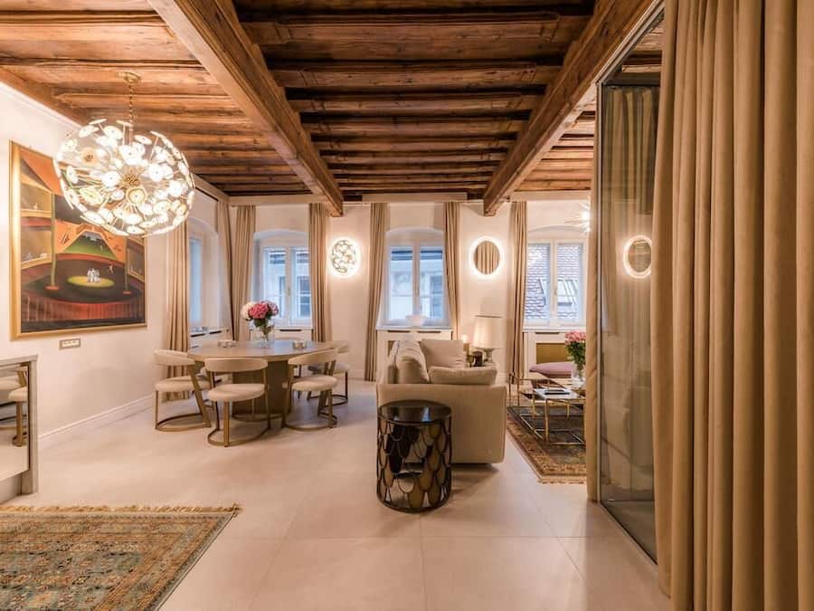 Apartamento luxo | Escrivaninha, berços grátis, Wi-Fi de cortesia, roupa de cama