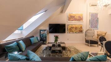 Penthouse | Living area | Smart TV