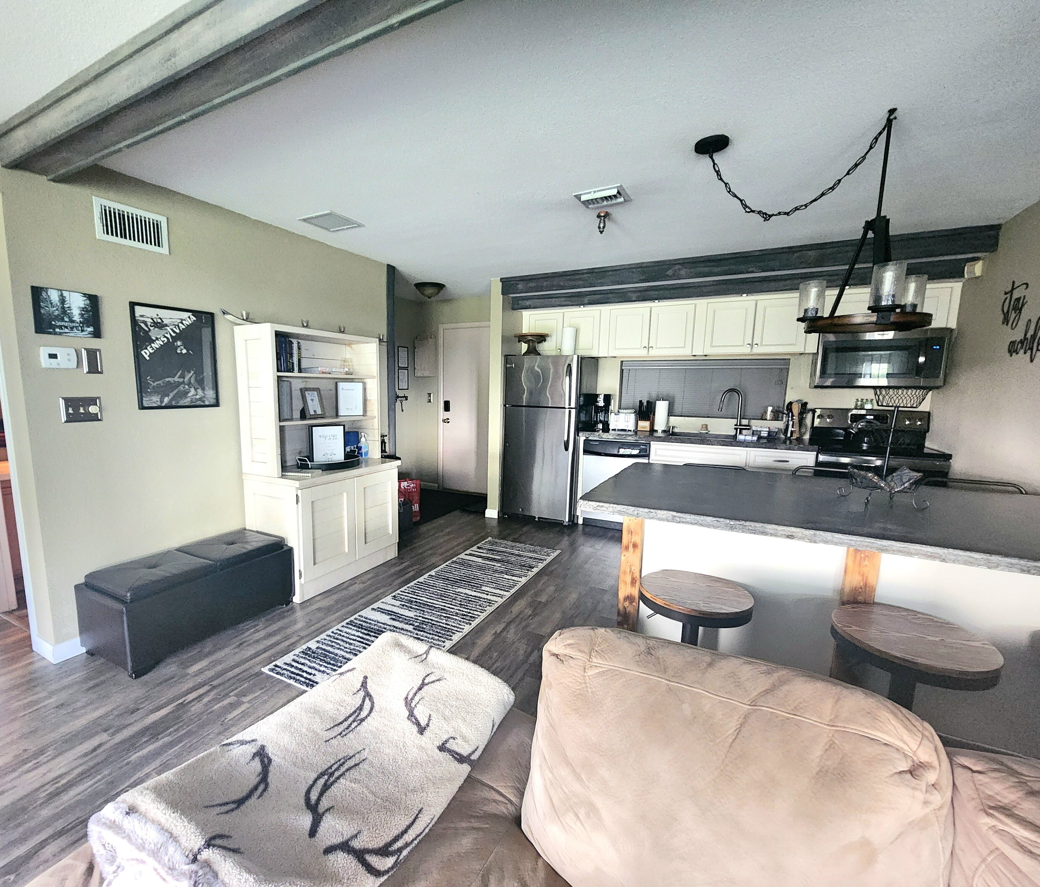 3Bed/2Bath Ski in-out Condo: 7 Springs Resort, Champion PA. Family FUN!