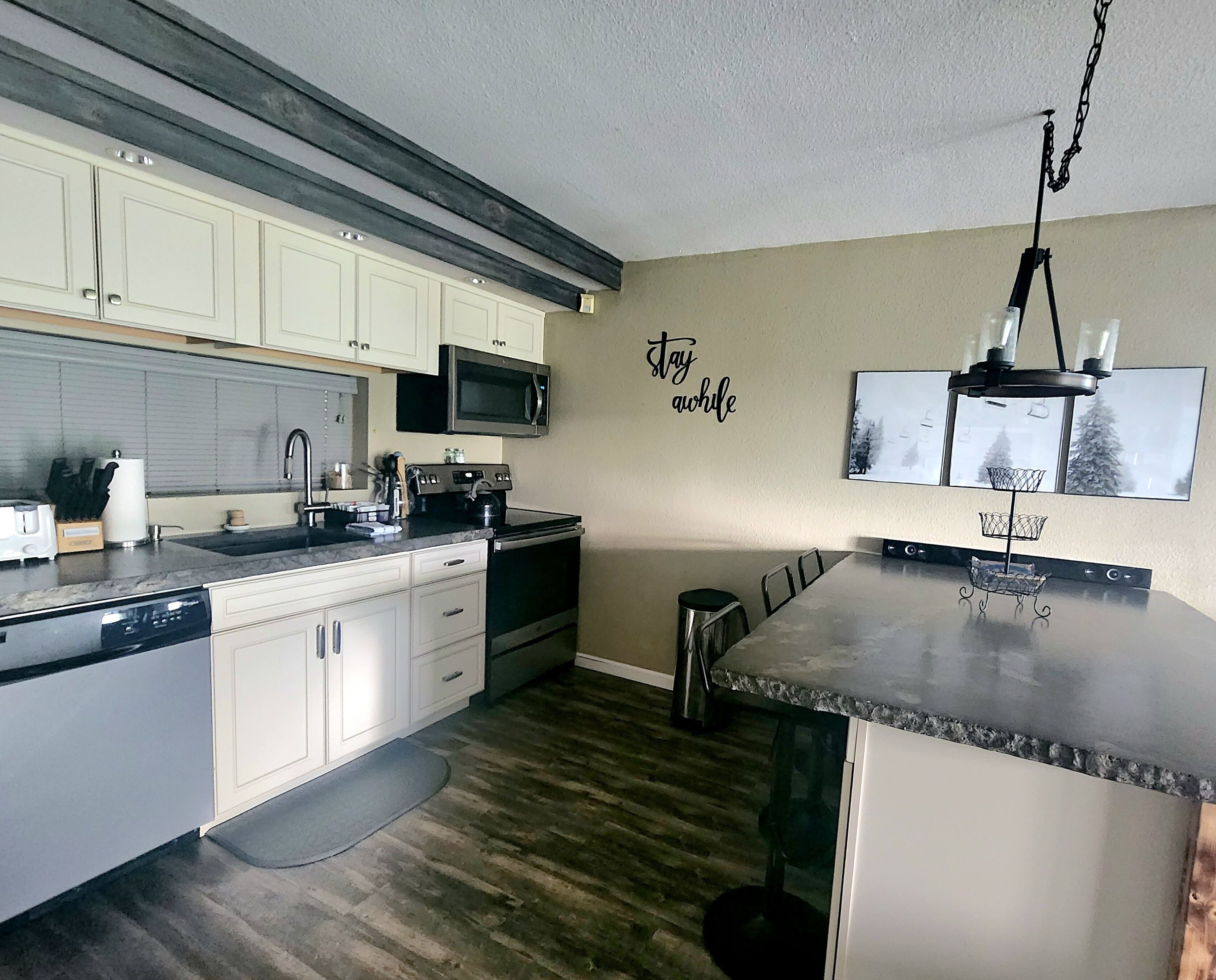 3Bed/2Bath Ski in-out Condo: 7 Springs Resort, Champion PA. Family FUN!