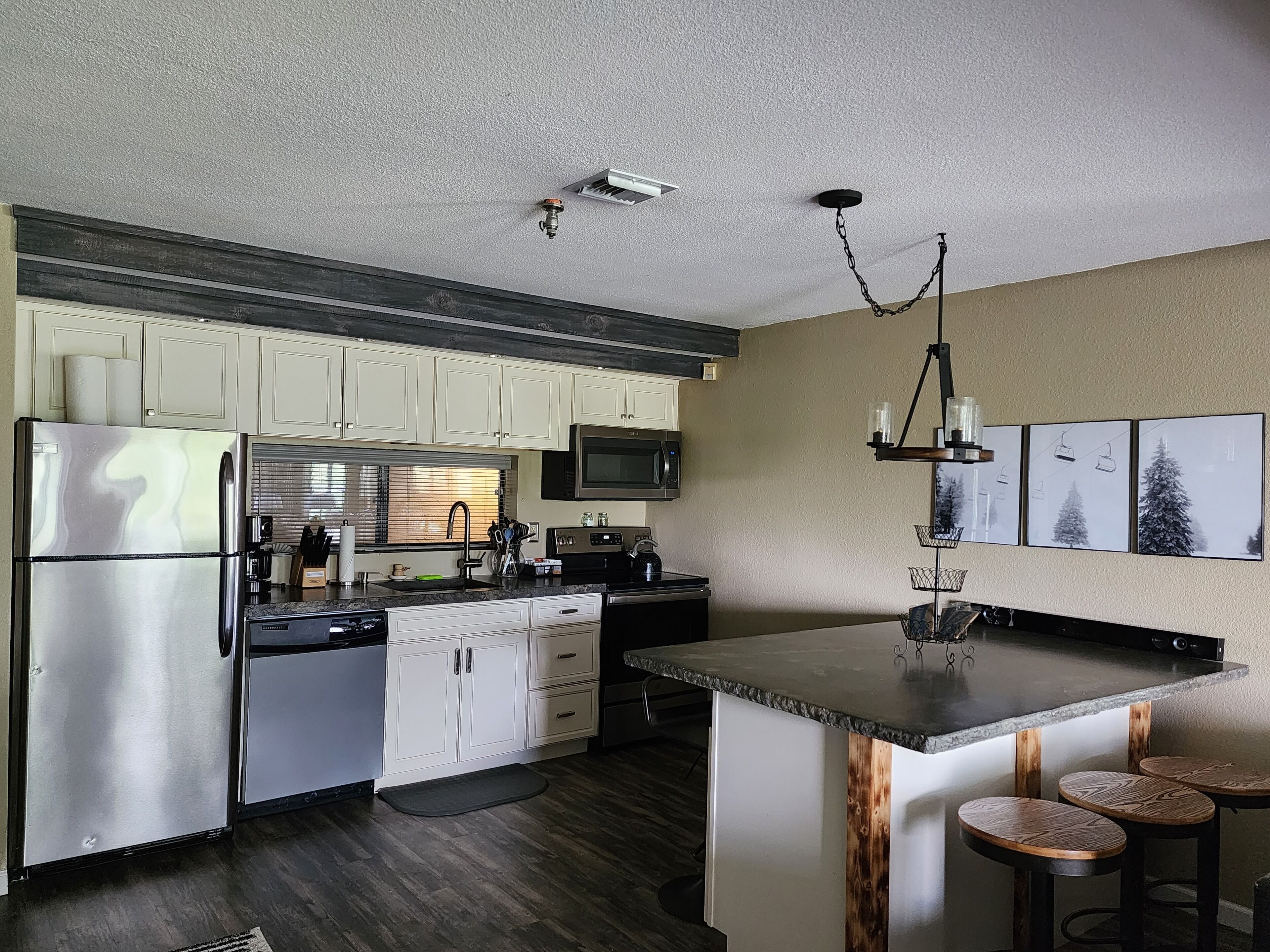 3Bed/2Bath Ski in-out Condo: 7 Springs Resort, Champion PA. Family FUN!