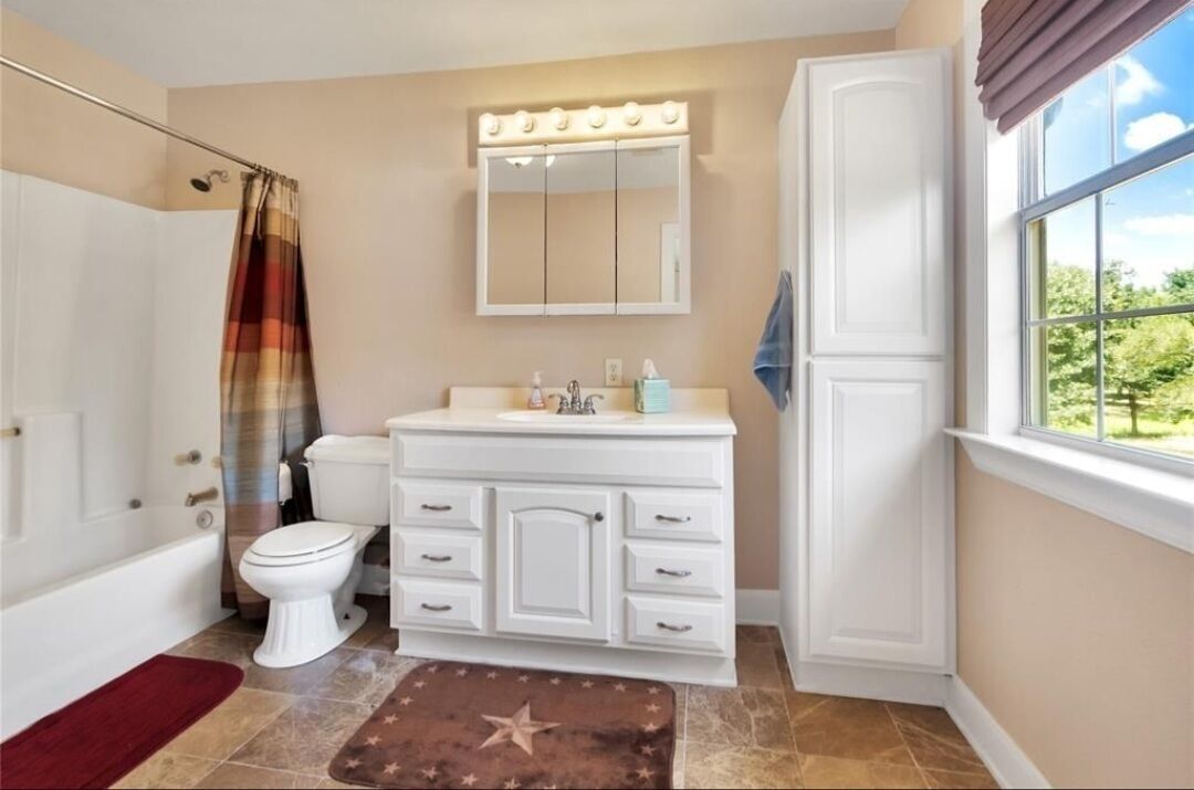 2 bedroom, 2 bath Cabin on Lake Limestone