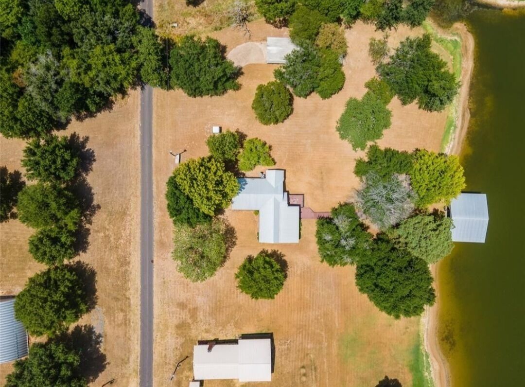 2 bedroom, 2 bath Cabin on Lake Limestone