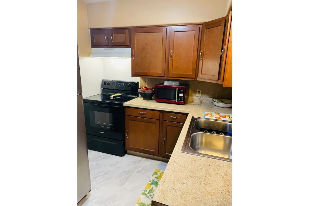 Cozy, Relaxing 2-Bedroom Duplex near Speedway