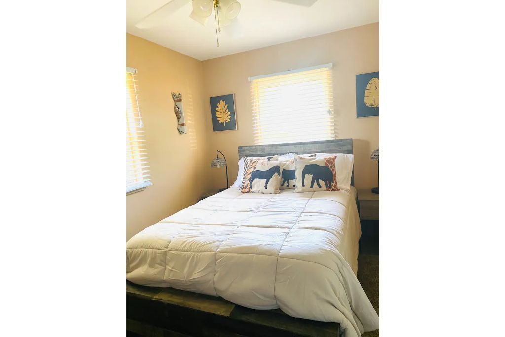 Cozy, Relaxing 2-Bedroom Duplex near Speedway