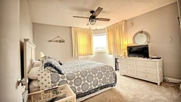 3 bedrooms, desk, iron/ironing board, free WiFi