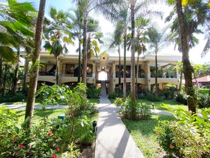 المنطقة المحيطة بالمنشأة