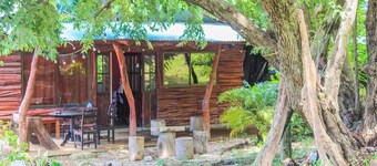 Rustic Cabin 10 min from the beaches