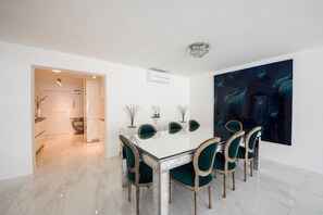 Deluxe Penthouse | Dining room