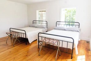 5 Schlafzimmer, Bügeleisen/Bügelbrett, kostenloses WLAN, Bettwäsche